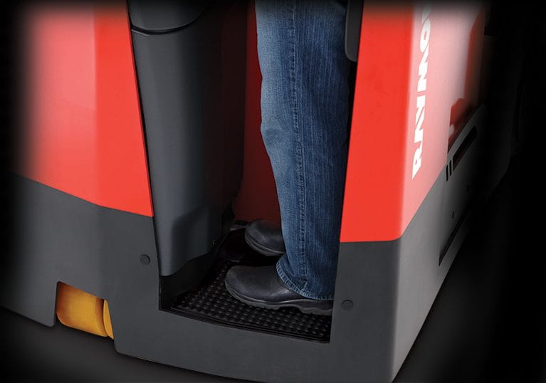 Raymond stand up counterbalanced lift truck comfortstance suspension system