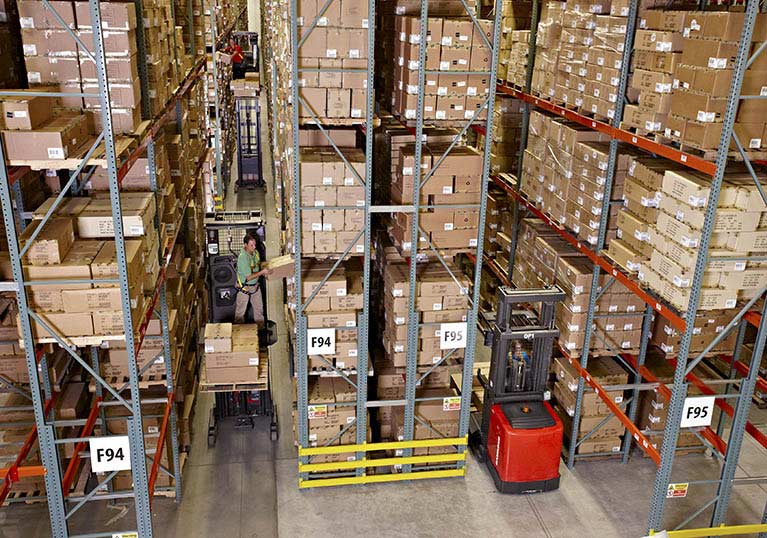 Order Picker Forklift Raymond 5600 Stock Picker Order Picker Forklift Raymond 5600 Stock Picker